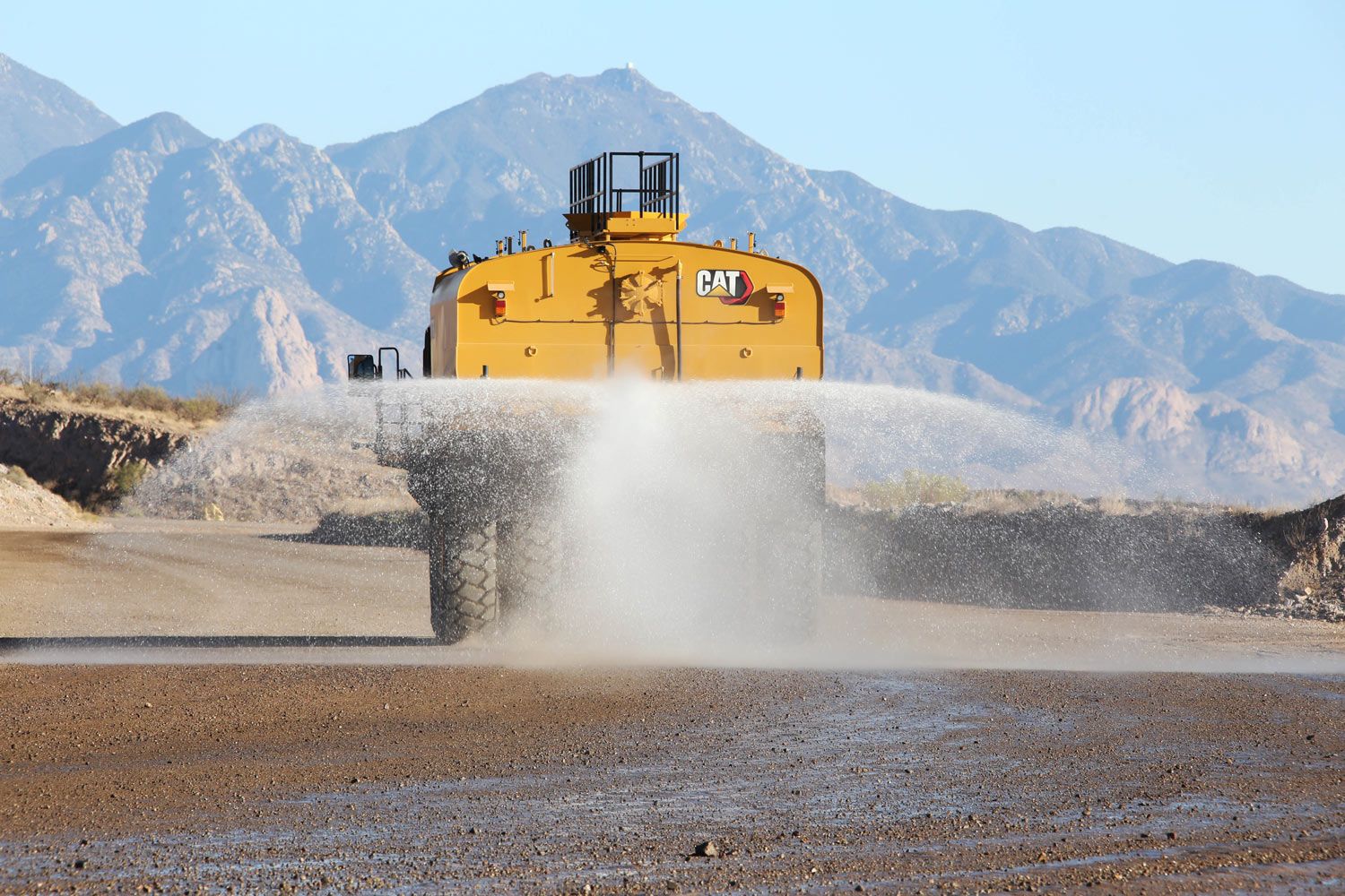 777 (07) Water Truck - Image 3