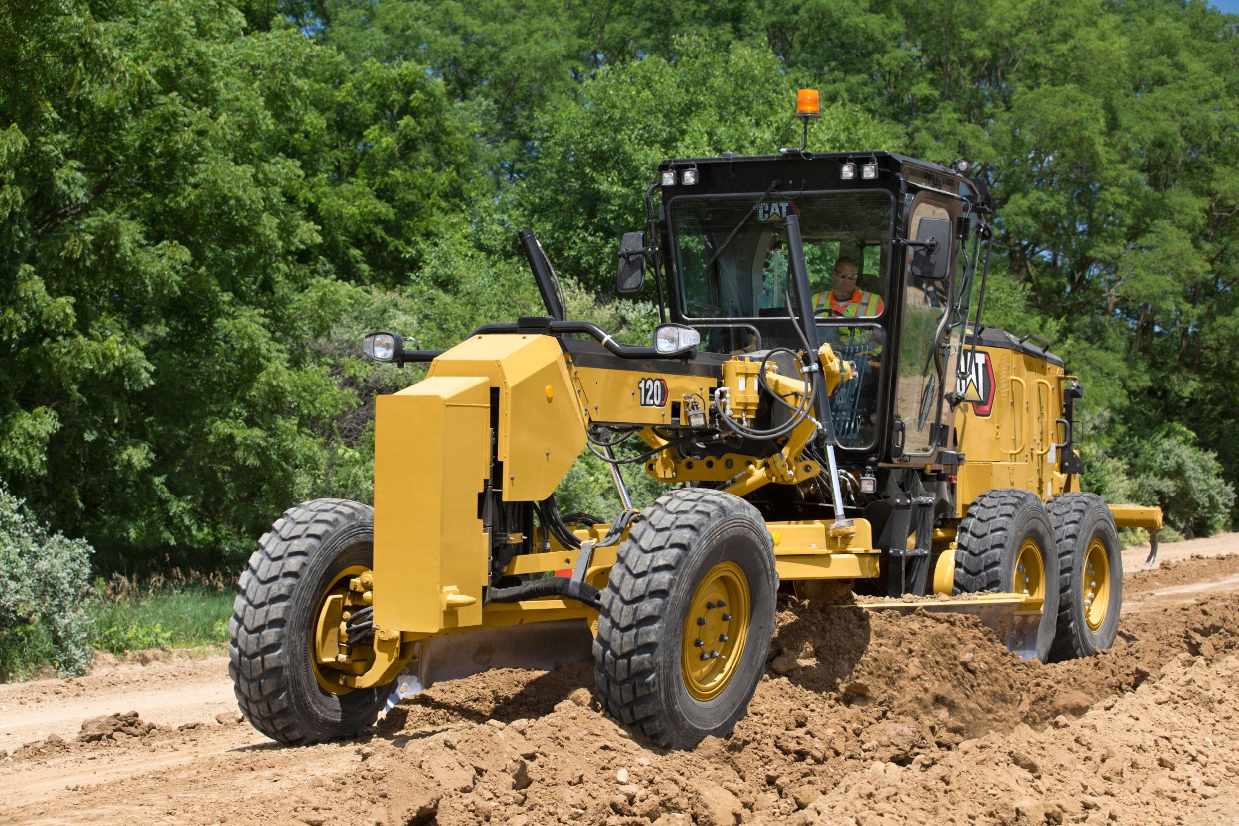 120 / 120 AWD - Image 2