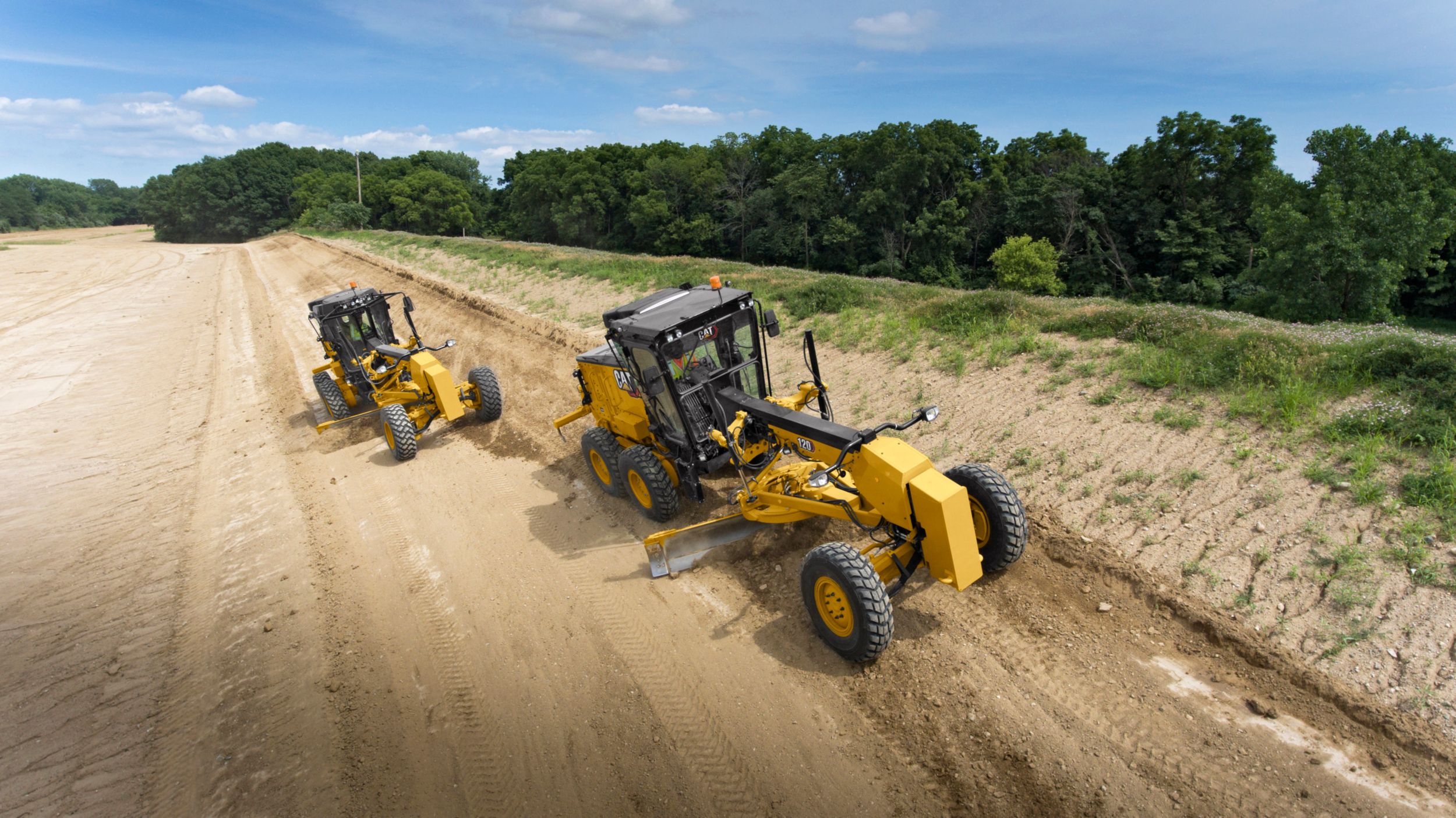 120 / 120 AWD - Image 3